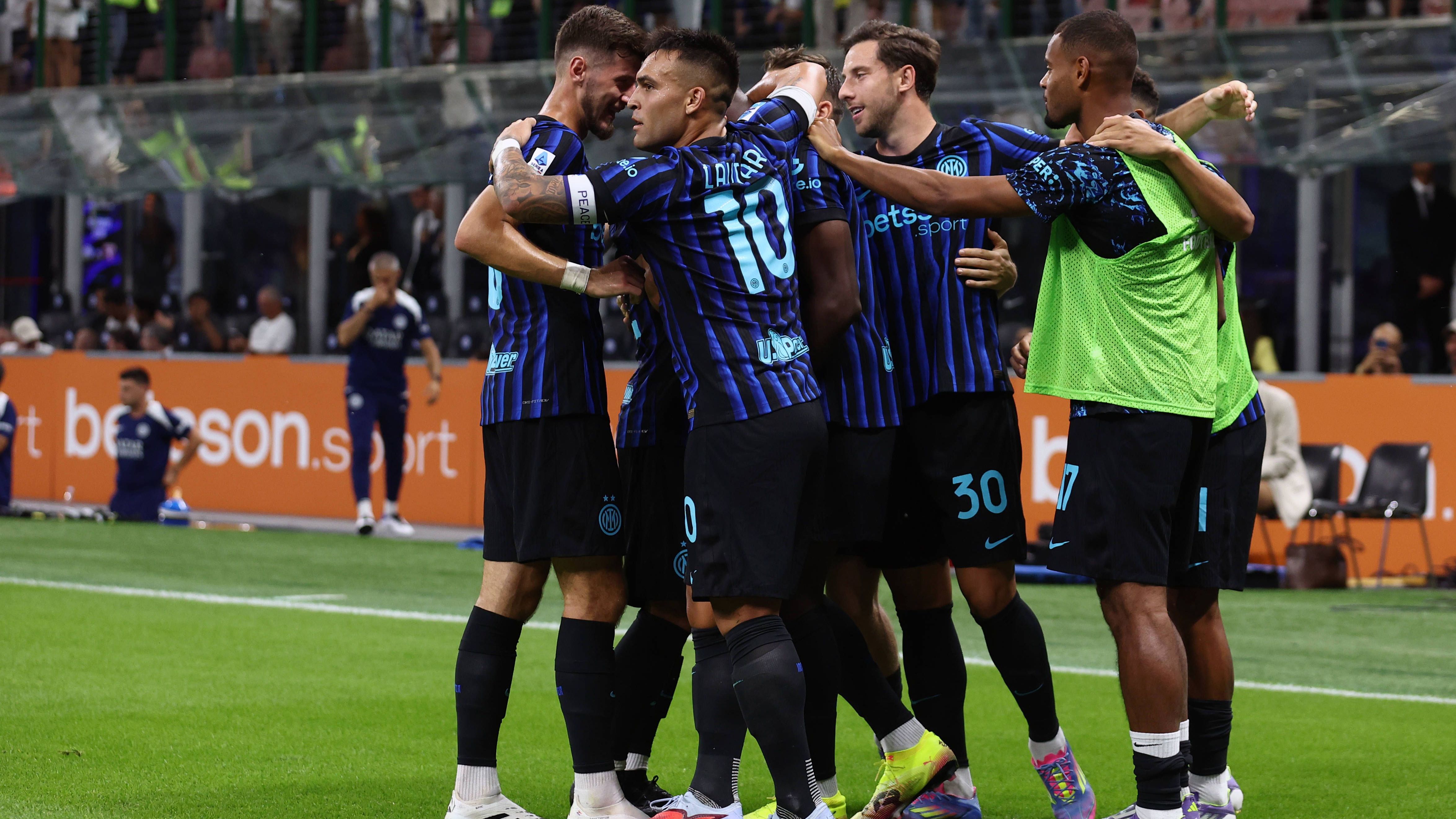 <strong>11. Inter Mailand</strong><br><strong>Kadermarktwert:</strong> 707,8 Millionen Euro<br><strong>Wertvollster Spieler:</strong> Lautaro Martinez, 28 Jahre, Sturm, 95 Millionen Euro Marktwert (Bild: Rückennummer 10)