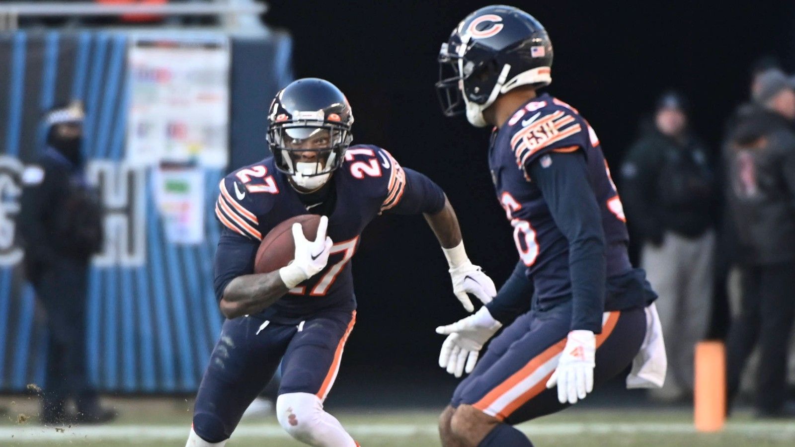 <strong>Platz 27: Chicago Bears</strong><br><br>Erzielte Interceptions: 126<br>Erzielte Fumbles: 88<br>Takeaways gesamt: 214<br><br>Kassierte Interceptions: 152<br>Kassierte Fumbles: 93<br>Giveaways gesamt: 245<br><br>Turnover-Differenz: -31