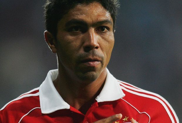 
                <strong>Giovane Elber</strong><br>
                133 Bundesliga-Tore in 260 Spielen - Giovane Elber ist einer der erfolgreichsten ausländischen Stürmer in der Bundesliga. Alleine für den FC Bayern traf er 92 Mal und wurde Deutscher Meister, DFB-Pokal-Sieger und Champions-League-Sieger.
              