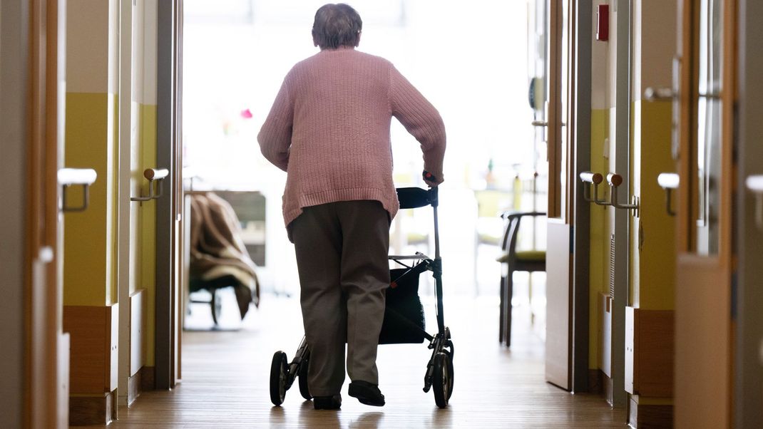 Heimplätze werden für Pflegebedürftige immer teurer.