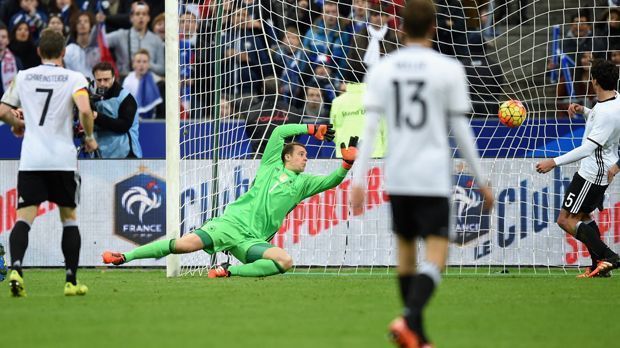 
                <strong>Manuel Neuer</strong><br>
                Manuel Neuer: Bei den Gegentoren machtlos. Hatte sonst nicht viel zu tun und löste die Situationen mit der gewohnten Souveränität. ran-Note: 2.
              
