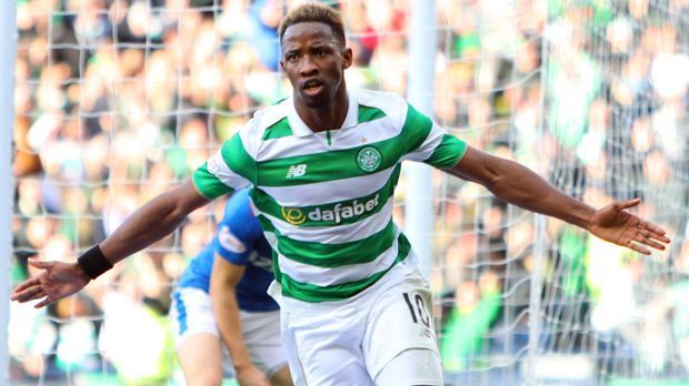 
                <strong>Angriff - Moussa Dembele (Celtic Glasgow)</strong><br>
                Nach Lehrjahren bei Fulham wechselte Moussa Dembele im Sommer 2016 fast gratis zu Celtic Glasgow, die Londoner erhielten wohl nur eine Ausbildungsentschädigung von 600.000 Euro. Was für ein Schnäppchen! Denn seitdem erzielte der 21-Jährige starke 38 Treffer in 61 Pflichtspielen für den schottischen Serienmeister. Und so ist es einfach zu erklären, warum zahlreiche Scouts von Topklubs regelmäßig nach Glasgow reisen, um den Torjäger zu beobachten. Sollten die Treffer für Celtic noch nicht genügen, könnte den Scouts vielleicht ein Blick auf seine Bilanz in Frankreichs U21 weiterhelfen. Zuletzt schoss Dembele beim 3:1-Sieg in Slowenien alle drei Tore und sorgte so für den perfekten Start der Grande Nation in die EM-Quali: Fünf Spiele, fünf Siege.
              