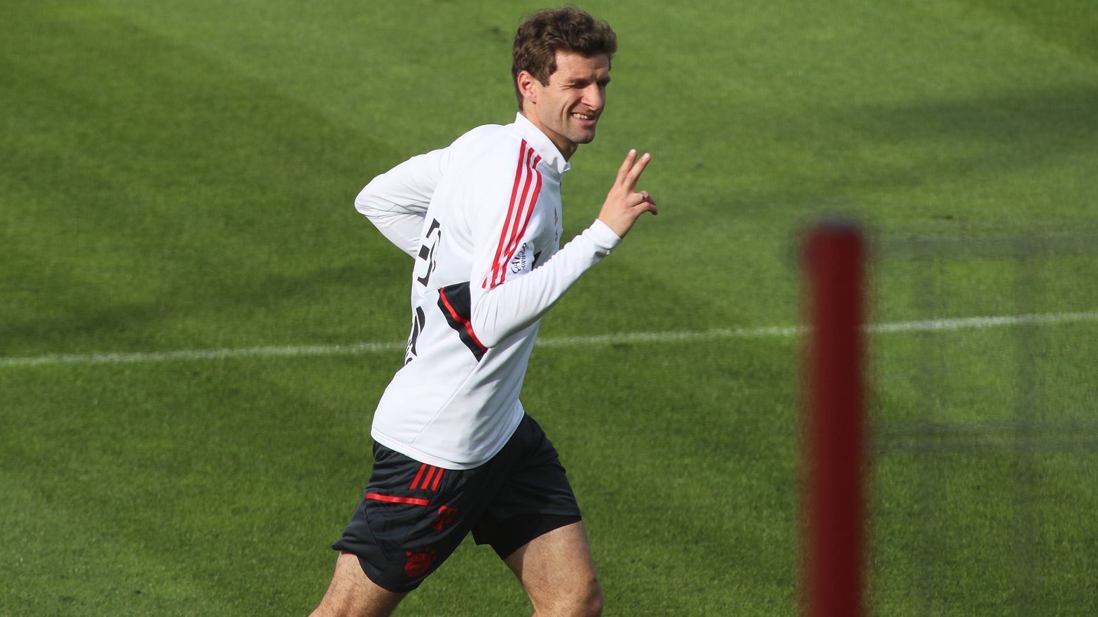 
                <strong>Thomas Müller (FC Bayern München)</strong><br>
                Immer knapper wird die Zeit dagegen für Thomas Müller. Bei Hertha BSC fehlt der Routinier wegen seiner Hüftprobleme erneut im Bayern-Kader. Auch die Partie gegen Werder Bremen unter der Woche (Dienstag, ab 20:00 Uhr live in SAT.1, auf ran.de und auf Joyn) kommt für ihn wohl zu früh. Julian Nagelsmann hat bereits entschieden, dass Müller vor der WM nicht mehr für die Münchner zum Einsatz kommen wird. Über volle 90 Minuten hat der Offensiv-Allrounder zuletzt im September gespielt.
              