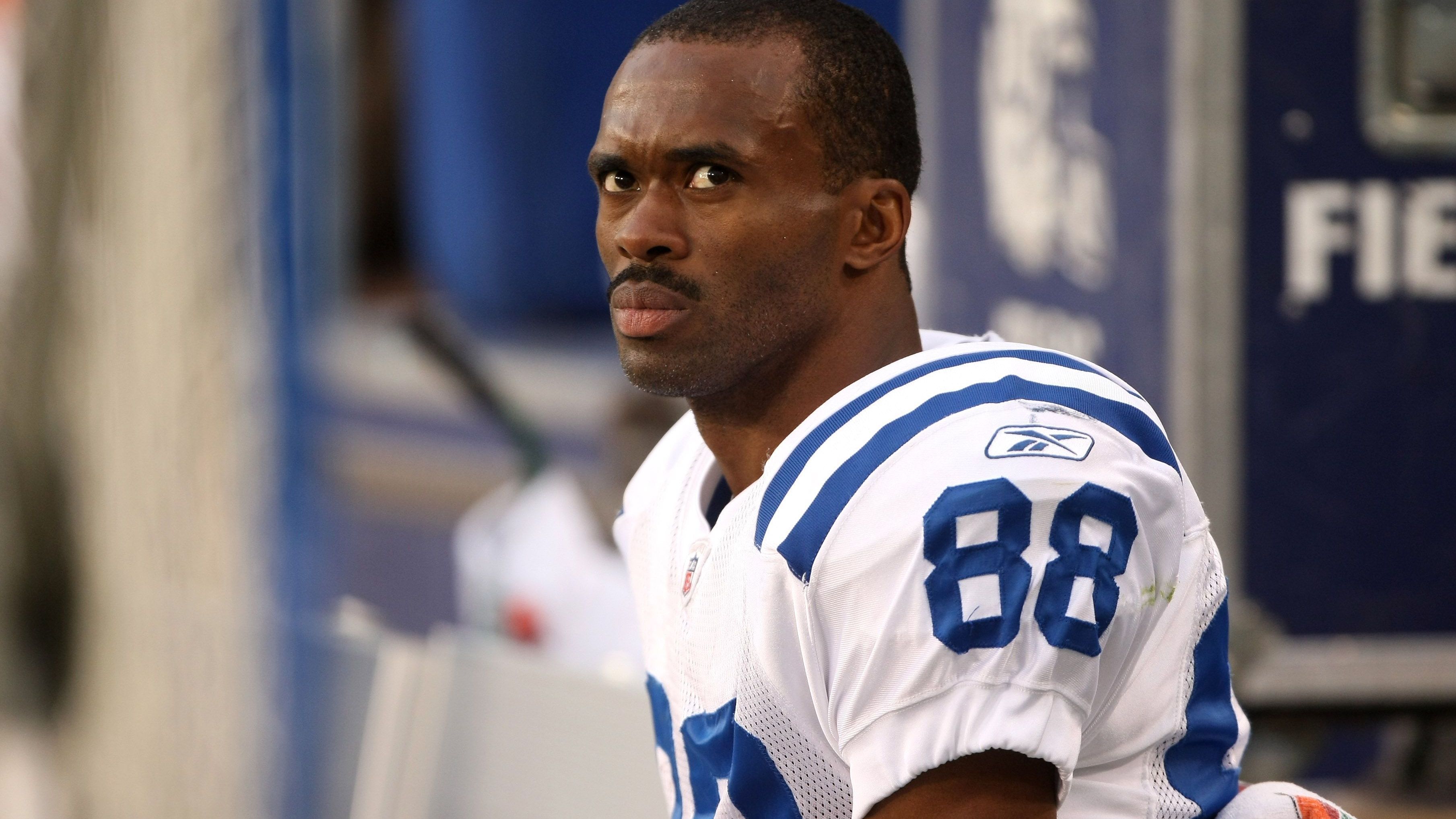 <strong>Pick 19: Marvin Harrison (Wide Receiver)</strong><br>Team: Indianapolis Colts, 1996<br>Honorable Mention:&nbsp;Randall McDaniel<br><br><em><strong>Fun Fact:</strong> Marvin Harrison ist der Vater von Marvin Harrison Jr., der im NFL Draft 2024 als Top-Wide-Receiver-Talent gelistet ist.</em>