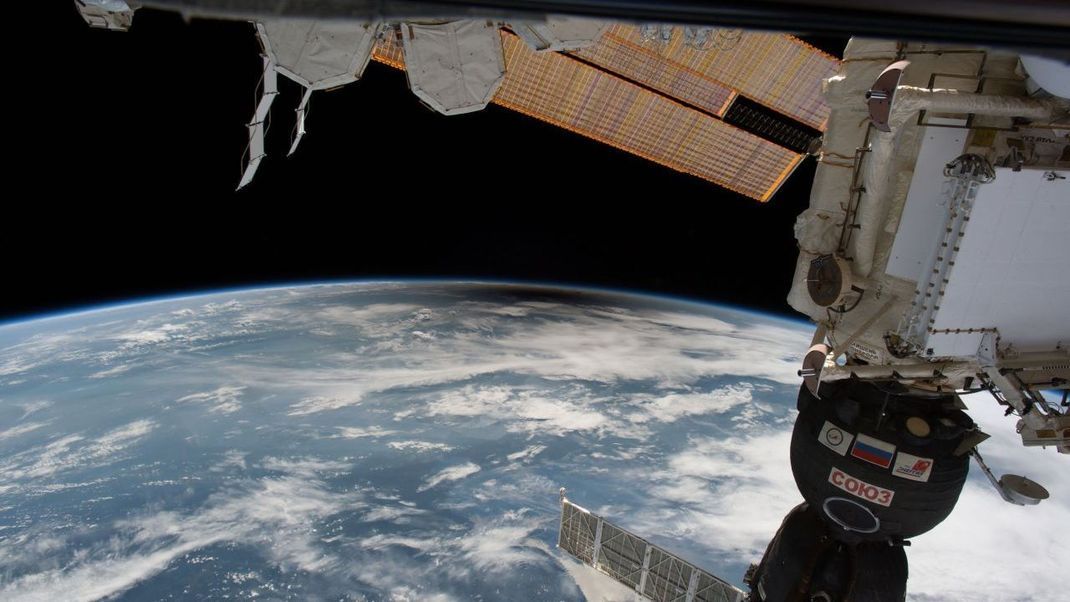 Die Astronauten auf der ISS konnten in 400 Kilometer Höhe bei der Sonnenfinsternis 2017 sehr anschaulich beobachten, wie der Schatten des Monds über die Erde streifte.