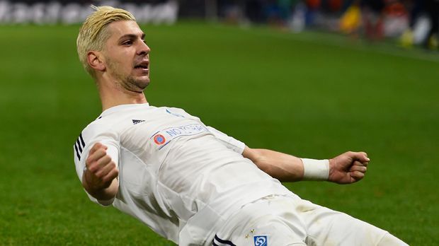 
                <strong>Aleksandar Dragovic (Kiev)</strong><br>
                Aleksandar Dragovic (Dynamo Kiew): Außerhalb der Bundesliga gilt laut "Bild" auch Aleksandar Dragovic als Alternative, der ebenfalls schon über Champions League-Erfahrung mit Dynamo Kiew verfügt. Der 25-Jährige ist zudem österreichischer Nationalspieler. Im Februar gab er gegenüber der "APA" bekannt, dass er im Sommer den nächsten Schritt machen wolle und die Bundesliga eine mögliche Liga für ihn wäre.
              