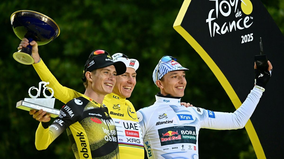 Florian Lipowitz (r.) auf dem Tour-Podest