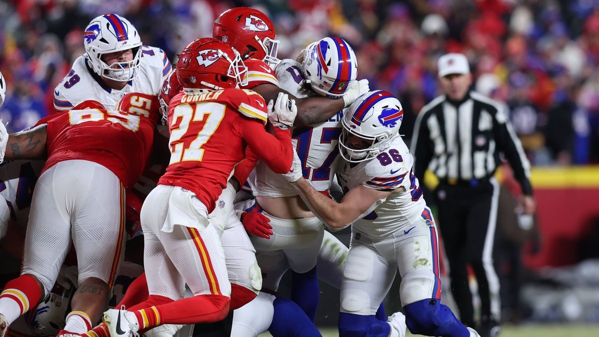 KANSAS CITY, MO - JANUARY 26: The Kansas City Chiefs defense holds Buffalo Bills quarterback Josh Allen (17) just short of the line of gain on a critical fourth down in the fourth quarter of the AF...