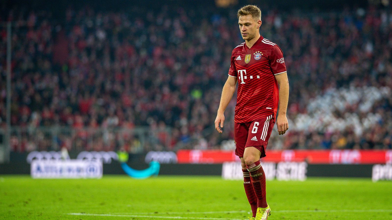 
                <strong>Mittelfeld: Joshua Kimmich (102 Punkte)</strong><br>
                Kimmich verpasste in dieser Saison bisher erst 18 Minuten und bildet mit Leon Goretzka ein gewohnt starkes Bollwerk im Mittelfeld der Münchener. Er konnte bereits drei Tore selbst erzielen und seinen Teamkollegen vier Tore auflegen. 
              