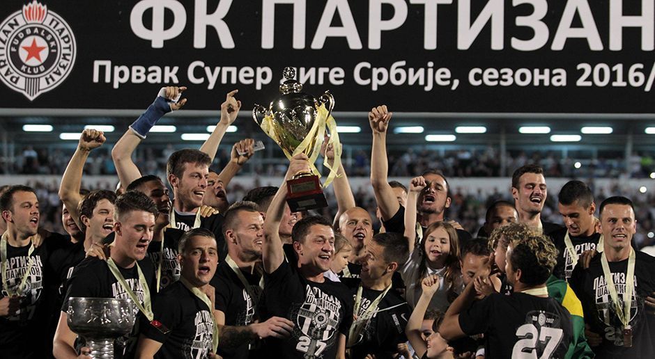 
                <strong>Serbien: Partizan Belgrad</strong><br>
                Partizan Belgrad hat sich zum achten Mal in den vergangenen zehn Jahren die serbische Fußball-Meisterschaft gesichert. Das Team von Trainer Marko Nikolic hielt am letzten Spieltag durch ein 5:0 (2:0) gegen den FK Mladost Lucani den Erzrivalen und Titelverteidiger Roter Stern Belgrad auf Distanz.
              