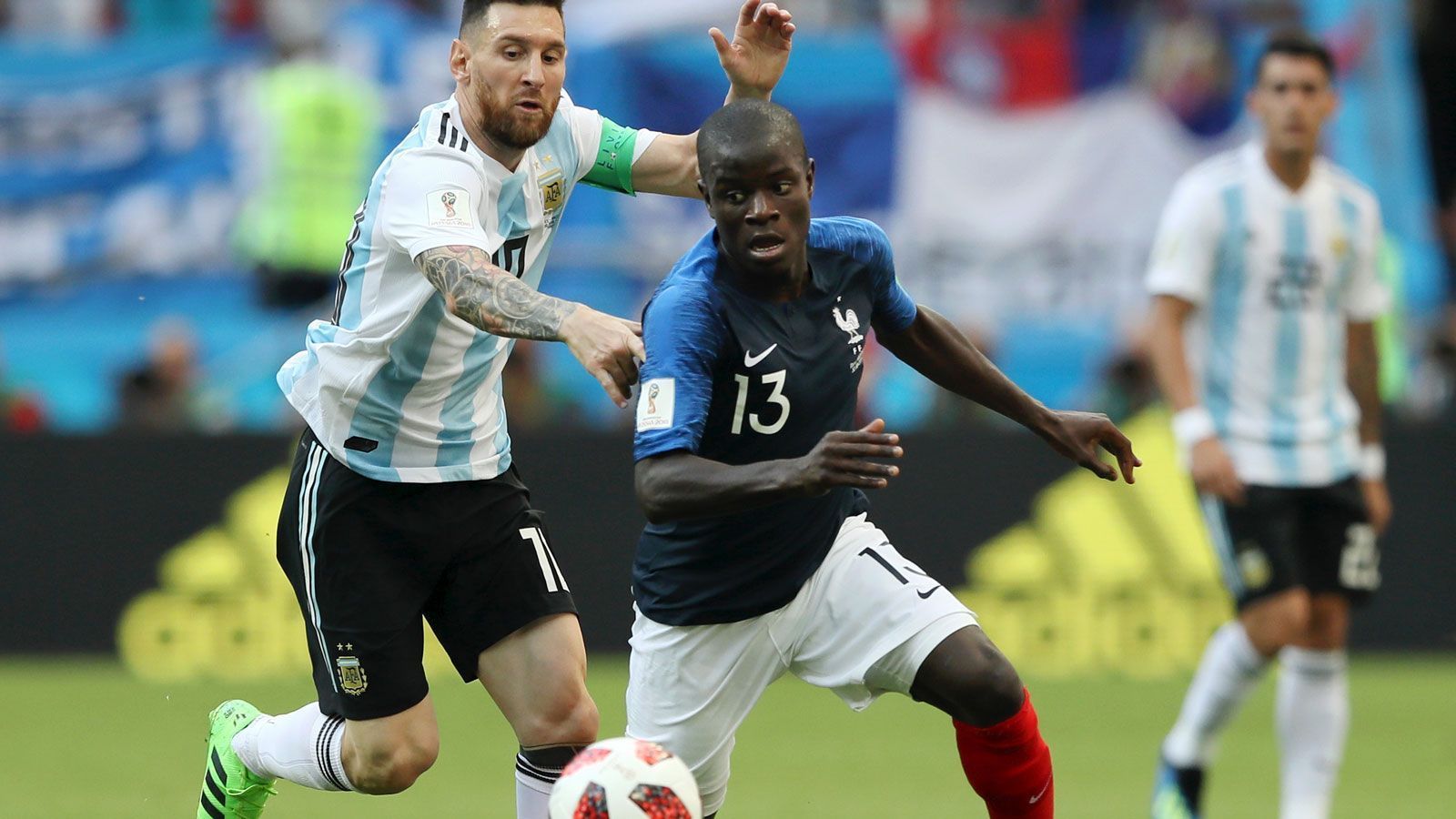 
                <strong>Defensiver Mittelfeldspieler: N'Golo Kante (27, Frankreich)</strong><br>
                sieben Einsätze (sechs Mal über die volle Distanz, im Finale ausgewechselt/595 Minuten)kein Tor88,8 Prozent Passquote (324 von 365)61 zurückeroberte Bälleinsgesamt 31 Länderspiele und ein Torspielt beim FC Chelsea
              