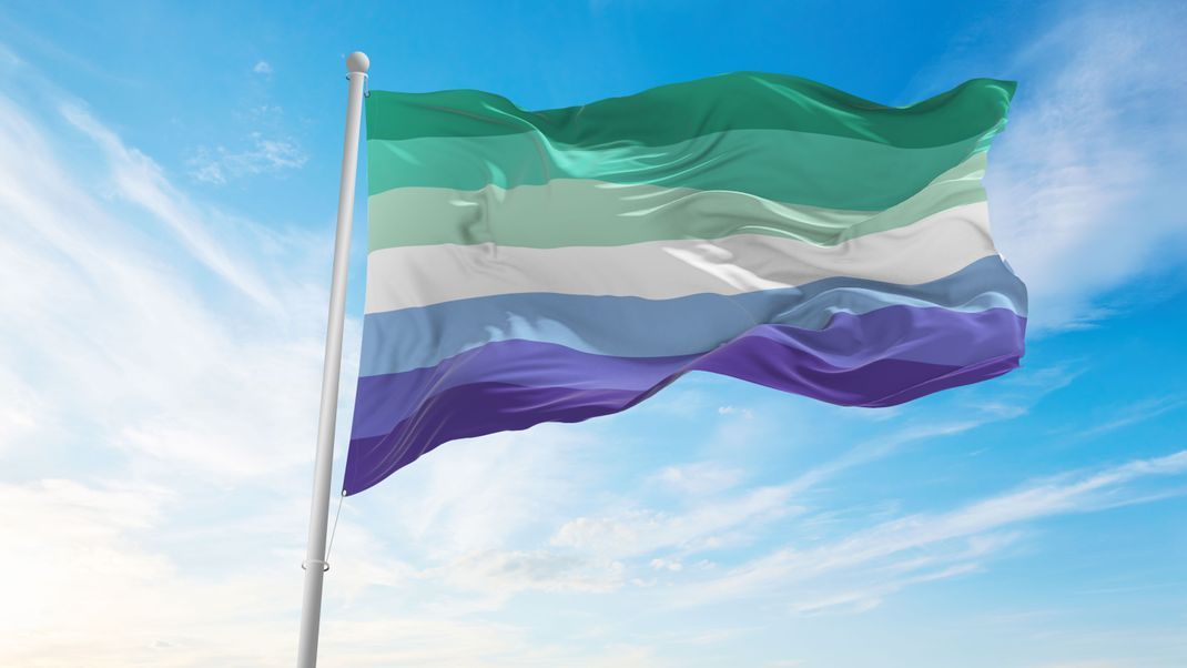 Die transinklusive Gay-Men's-Pride-Flagge: ein Symbol für Freiheit und Liebe.