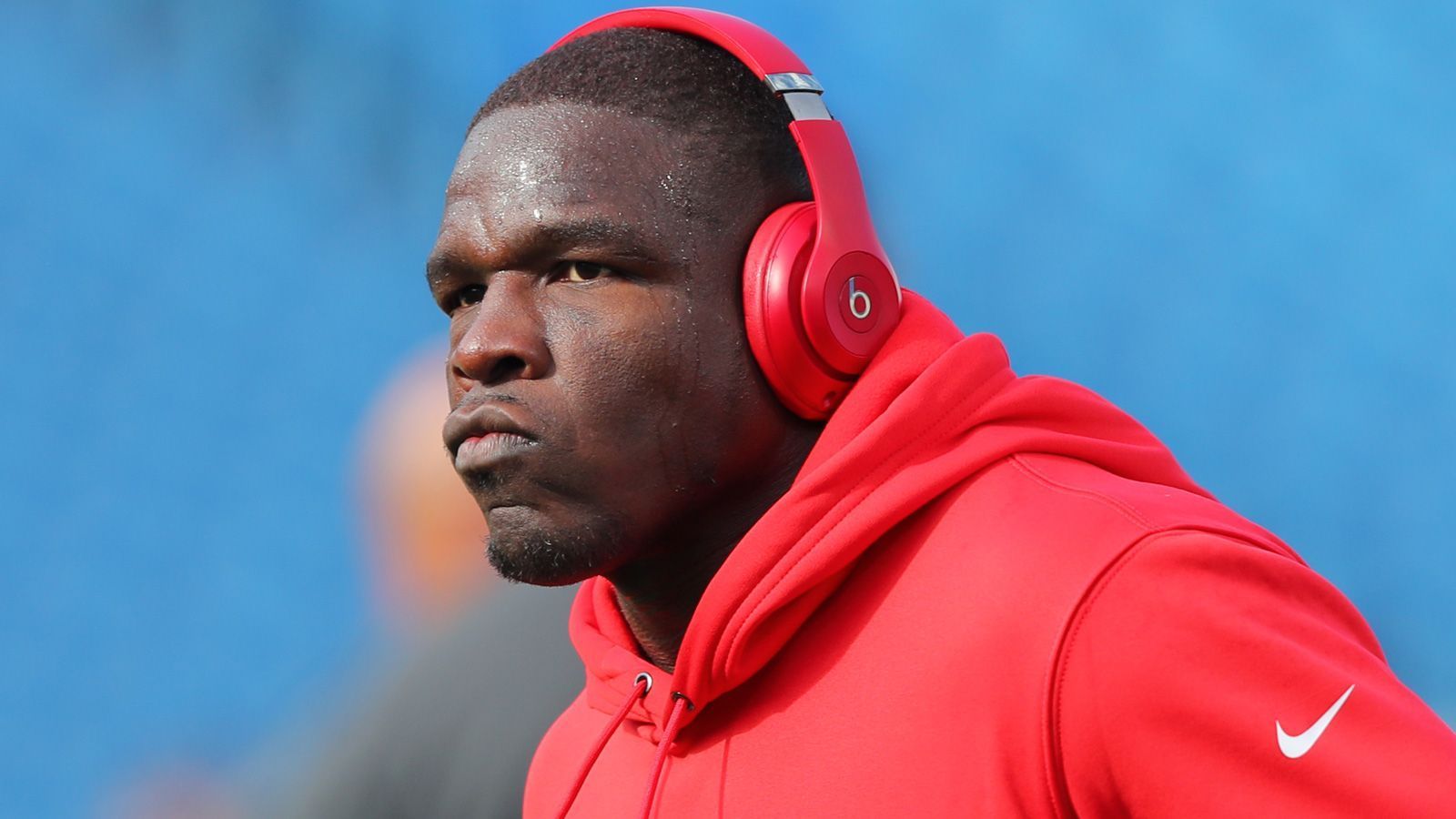 
                <strong>Frank Gore (New York Jets)</strong><br>
                "Tod. Steuern. Frank Gore." So titelte die "New York Times" im vergangenen Herbst. Auf Frank Gore ist eben Verlass. Der Running Back wurde am 14. Mai 1983 geboren und bereits im NFL-Draft 2005 von den San Francisco 49ers in Runde drei verpflichtet. Der 37-Jährige bringt es in seiner langen Karriere auf 15.347 Rushing Yards und 3.896 Receiving Yards und kombinierte 97 Touchdowns. Sein ältester Sohn Frank Gore jr. spielt mittlerweile College Football. Ob die beiden irgendwann zusammen in einem NFL-Team spielen? Das ist ziemlich unwahrscheinlich, aber bei den Gores sollte man nichts ausschließen.
              