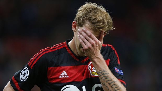 
                <strong>kießling</strong><br>
                Stefan Kießling: Kein Zweifel, Stefan Kießling ist einer der besten Stürmer der Bundesliga. In der ewigen Torjägerliste liegt er aktuell mit 136 Liga-Toren auf Rang 18. Doch in dieser Saison lässt der 31-Jährige seinen sonst so ausgeprägten Torriecher noch vermissen. Gerade mal einen Treffer konnte Kießling bislang erzielen. 
              