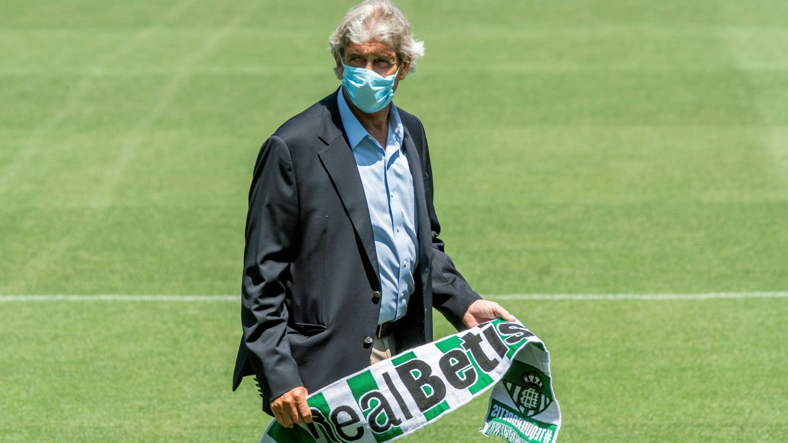 
                <strong>Manuel Pellegrini (Real Betis)</strong><br>
                In Spanien gab es vor der Saison 2020/21 besonders viele Trainerwechsel. So kam auch der frühere ManCity-Coach Manuel Pellegrini wieder zu einem Job und zwar bei Real Betis. Der 66-jährige Chilene unterschrieb einen Dreijahresvertrag bei den Andalusiern, die die Vorsaison nur auf Platz 15 beendeten. In Spaniens La Liga ist Pellegrini keineswegs ein Unbekannter, schließlich ist Real Betis für ihn nach Villarreal, Real Madrid und Malaga bereits die vierte Trainerstation. Zuletzt saß Pellegrini bis Ende 2019 bei West Ham United auf der Bank. 
              