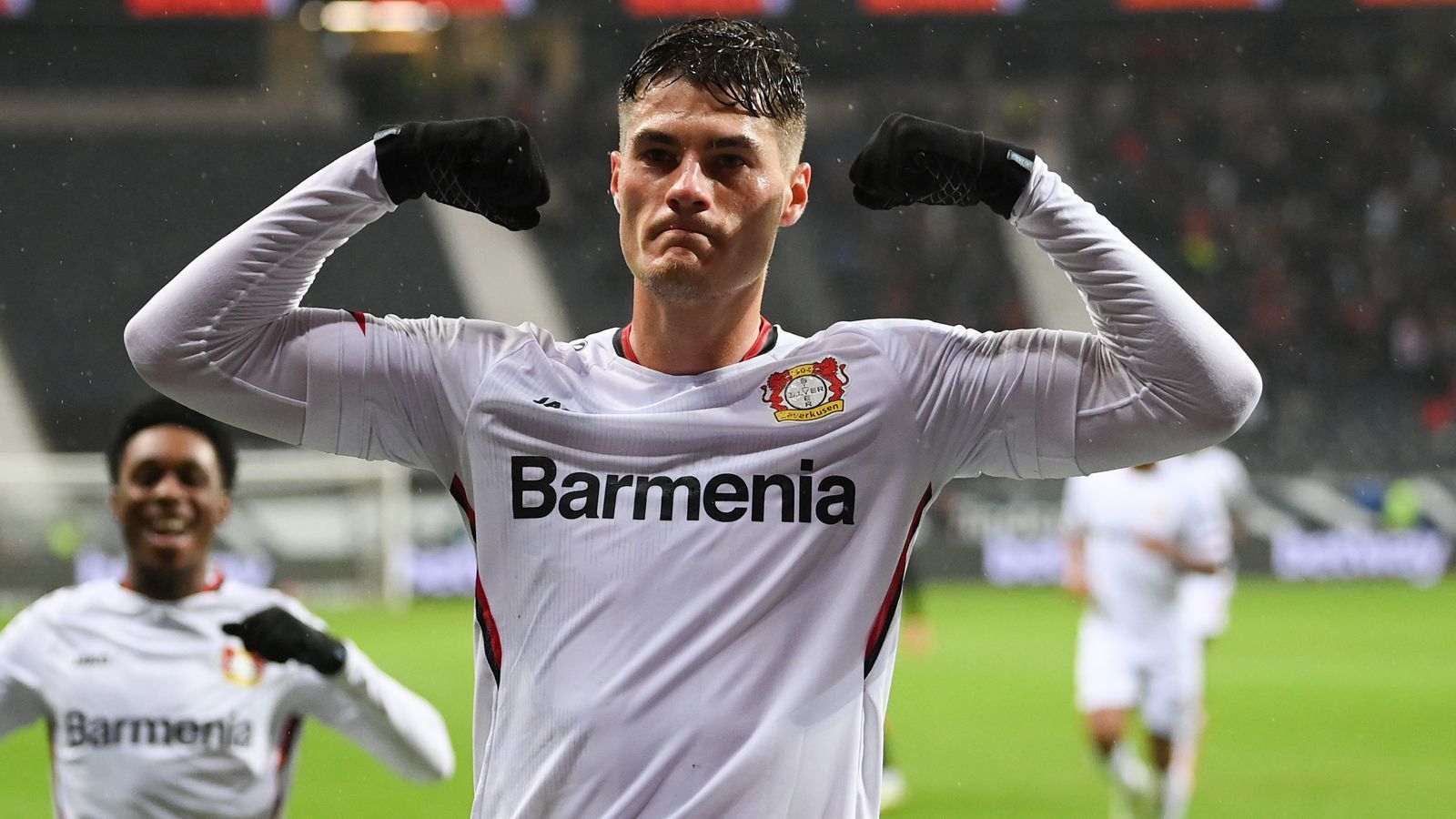 
                <strong>Patrik Schick</strong><br>
                Er dürfte ein großer Anwärter auf die Torjägerkanone sein, denn Fakt ist, vor der Lewandowski-Ära wäre Patrik Schick mit seinen 24 Toren, die er in der vergangenen Saison erzielt hat, stets ein heißer Kandidat dafür gewesen. Lässt der Tscheche von Bayer Leverkusen auch dieses Jahr wieder die Muskeln spielen?
              