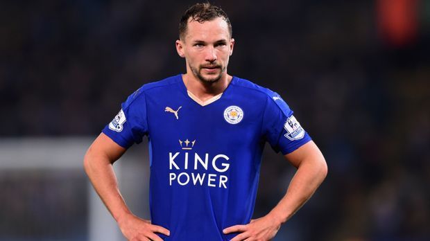 
                <strong>Mittelfeld - Danny Drinkwater</strong><br>
                Mittelfeld - Danny Drinkwater: Der Nächste, bitte! Auch Danny Drinkwater findet sich in der Auswahl wieder. Der Mittelfeldspieler leitet neben Kante meist die Chancen ein. Genau wie seine Kollegen erlebt er derzeit die beste Saison seines Lebens und ist nun auch frischgebackener englischer Nationalspieler geworden. 85 Minuten stand er im Freundschaftsspiel gegen die Niederlande auf dem Rasen.
              