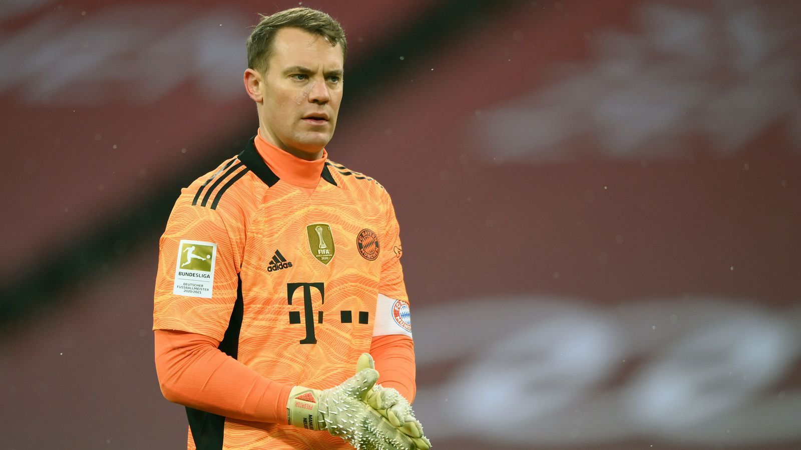 
                <strong>Manuel Neuer (FC Bayern München)</strong><br>
                Bei den Münchnern gibt es vor dem Rückrunden-Auftakt in der Bundesliga gegen Gladbach (Freitag ab 18:55 Uhr live in SAT.1 und auf ran.de) ein wahres Corona-Chaos. Einige Spieler, die sich während ihres Urlaubs angesteckt haben, sind noch immer nicht zurück in München, sondern begaben sich direkt an ihren Urlaubsorten in Quarantäne. So weilen etwa Manuel Neuer und Lucas Hernandez, die beide positiv getestet wurden, immer noch auf den Malediven. Zudem fallen gegen Gladbach sieben weitere Bayern-Profis wegen einer Corona-Infektion aus. 
              