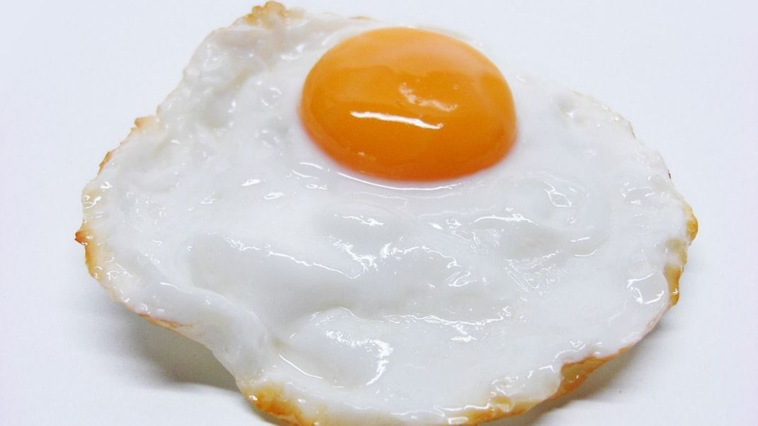 Sind Eier wirklich so schlecht für den Cholesterinspiegel? Wir klären, mit welchen Lebensmittel zu dein Cholesterin senken kannst.