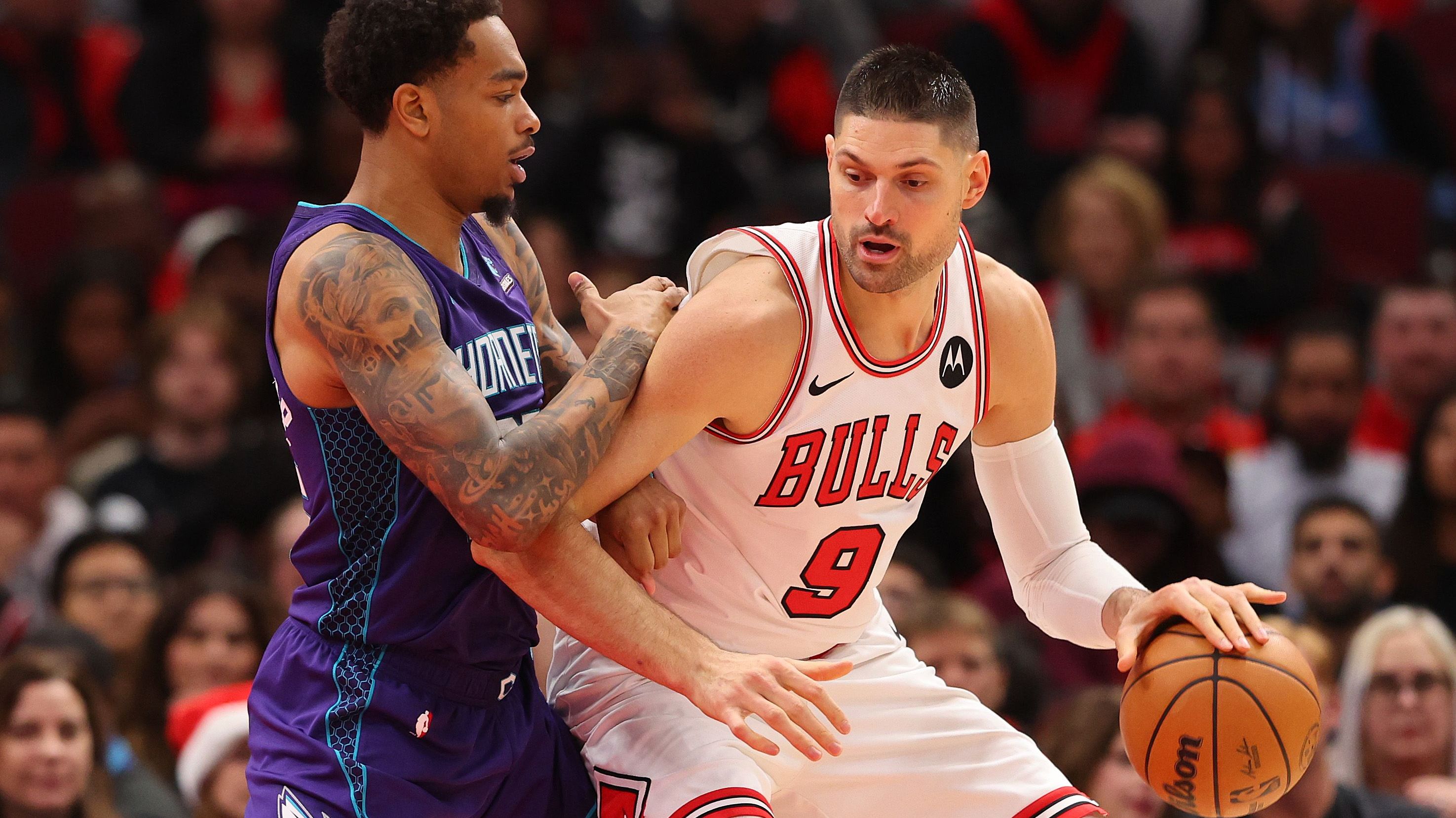 <strong>21.</strong> <strong>Chicago Bulls (zuvor Rang 21, 23:26)</strong><br>Die Bulls sind der klare Durchschnitt in der NBA. Gegen Teams mit einer Bilanz von unter 50 Prozent gewinnen sie meist, gegen die anderen Teams sieht es dagegen sehr häufig mies aus. Im Osten reicht das derzeit für neunten Rang und 2,5 Spiele Vorsprung auf Rang elf. LaVine fehlt weiterhin verletzt. Werden wir ihn überhaupt nochmal im Bulls-Trikot sehen?