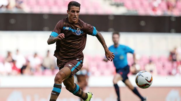 
                <strong>Cristian Tello</strong><br>
                Cristian Tello: 2014 hat der FC Barcelona Tello an den portugiesischen Klub FC Porto ausgeliehen. Der schnelle Rechtsaußen kam beim spanischen Meister kaum zum Einsatz. Jetzt soll Jürgen Klopp den 24-Jährigen in die Premier League holen wollen. (Quelle: The Guardian)
              