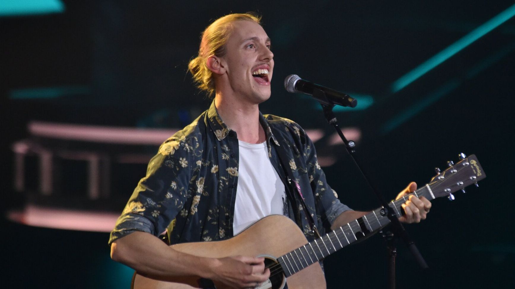 Marc Phillips (26) aus Plankstadt singt "California Dreamin'" von The Mamas &amp; Papas - "Meine Gitarre Luna sehe ich als eine Art Glücksbringer, sie hat mich schon auf etlichen Bühnen, bei Auftritten und Prüfungen begleitet."