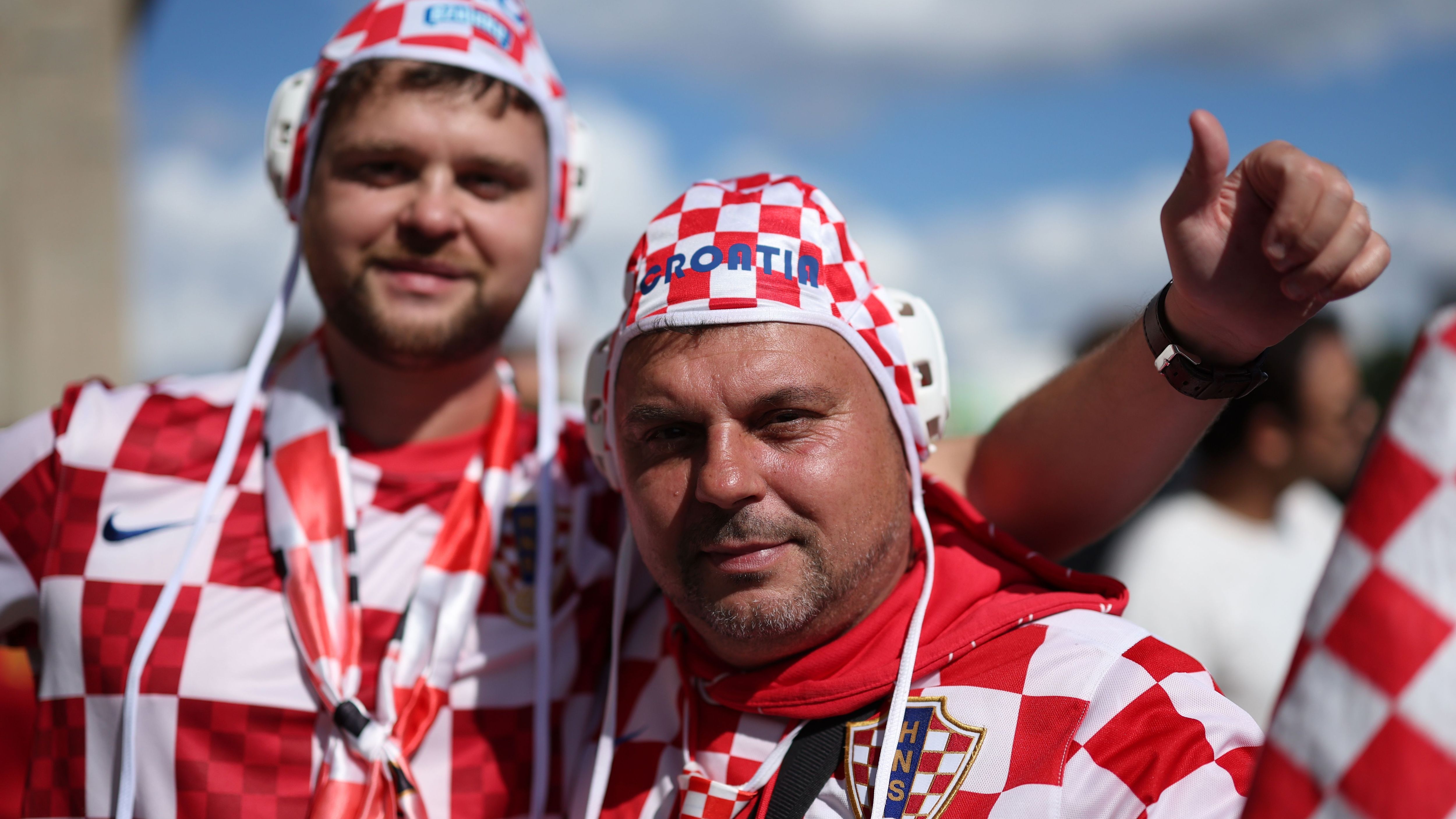 <strong>Der zweite EM-Tag in Bildern</strong><br>Die kroatischen Fans machten sich schon vor dem Olympiastadion akustisch und auch optisch deutlich bemerkbar.