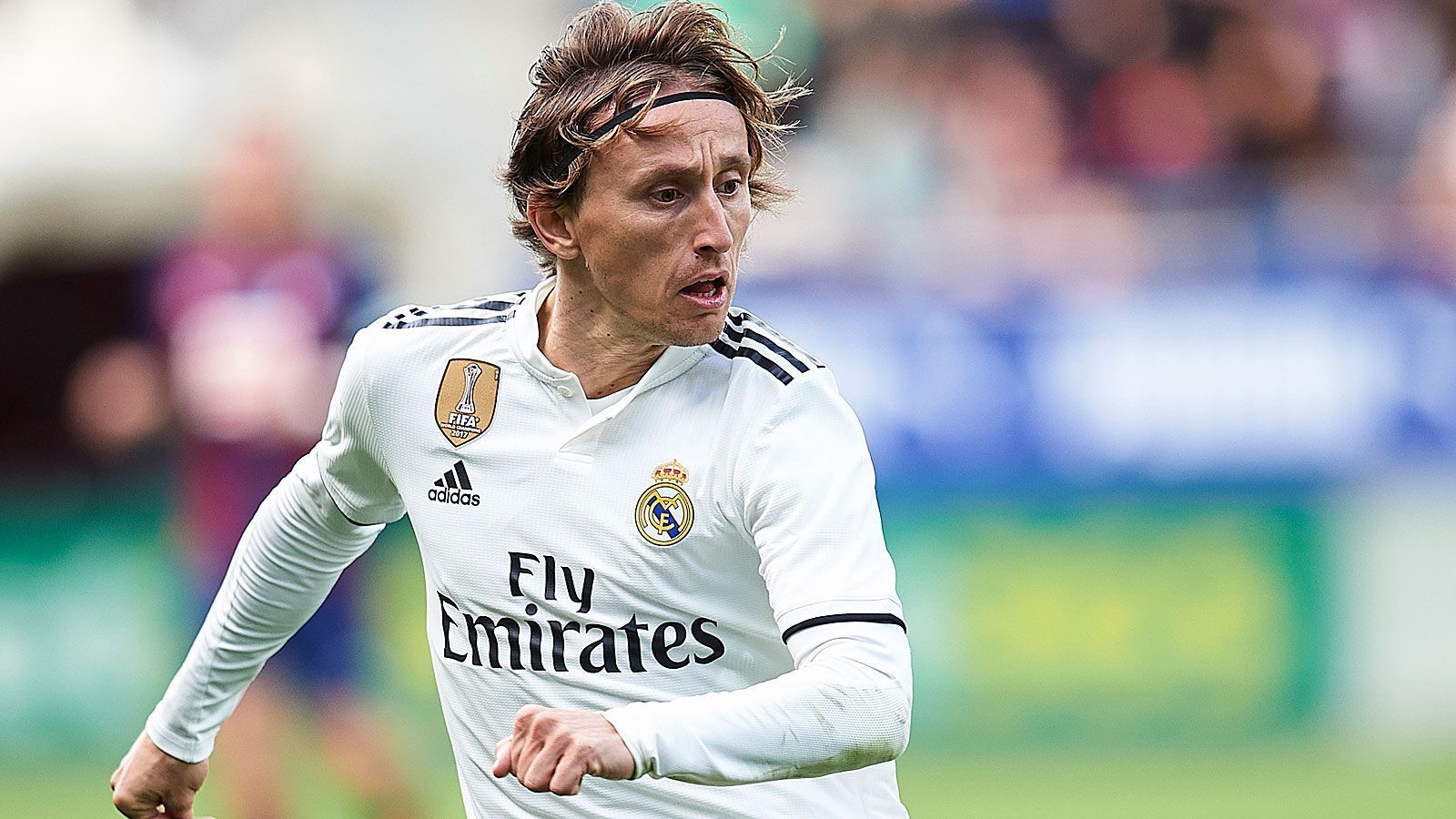 
                <strong>Rechter Mittelfeldspieler: Luka Modric</strong><br>
                Verein: Real MadridNationalität: kroatischAlter: 33 Jahre
              