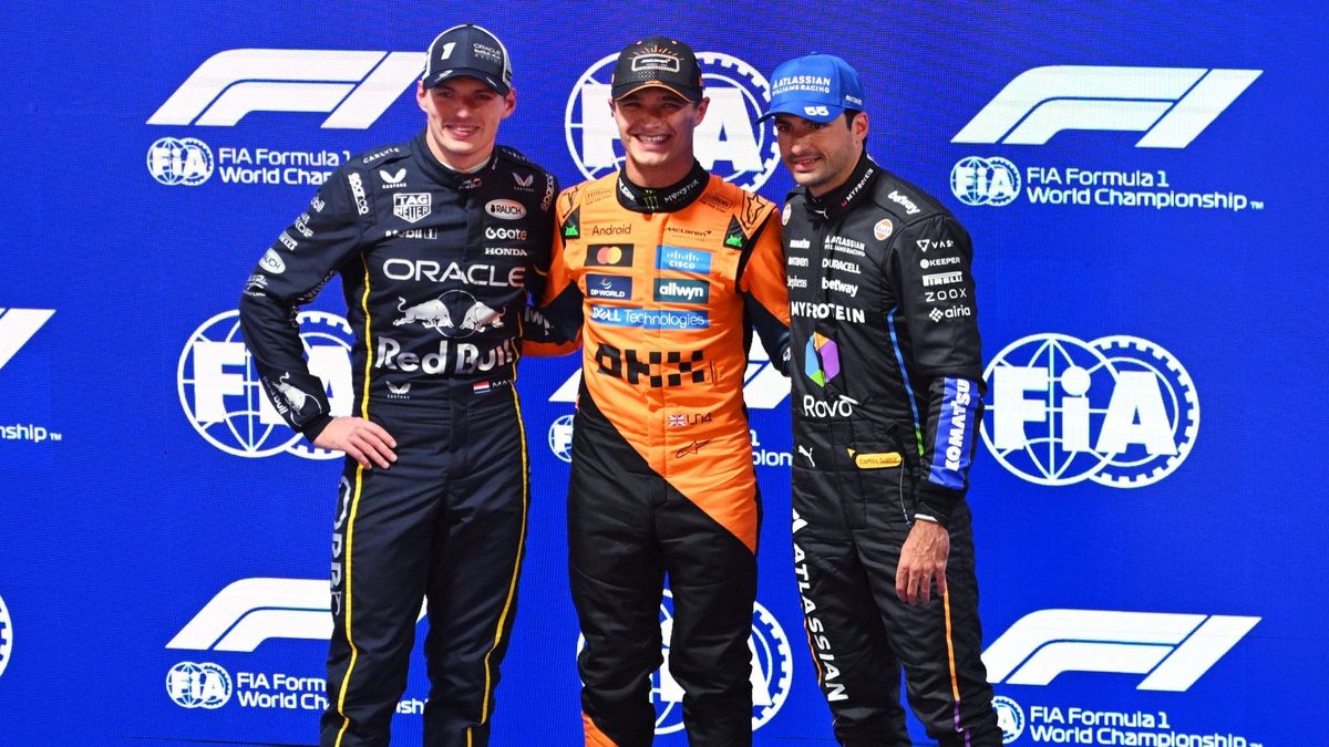 In Titelform: Norris (M.) mit Verstappen (l.) und Sainz