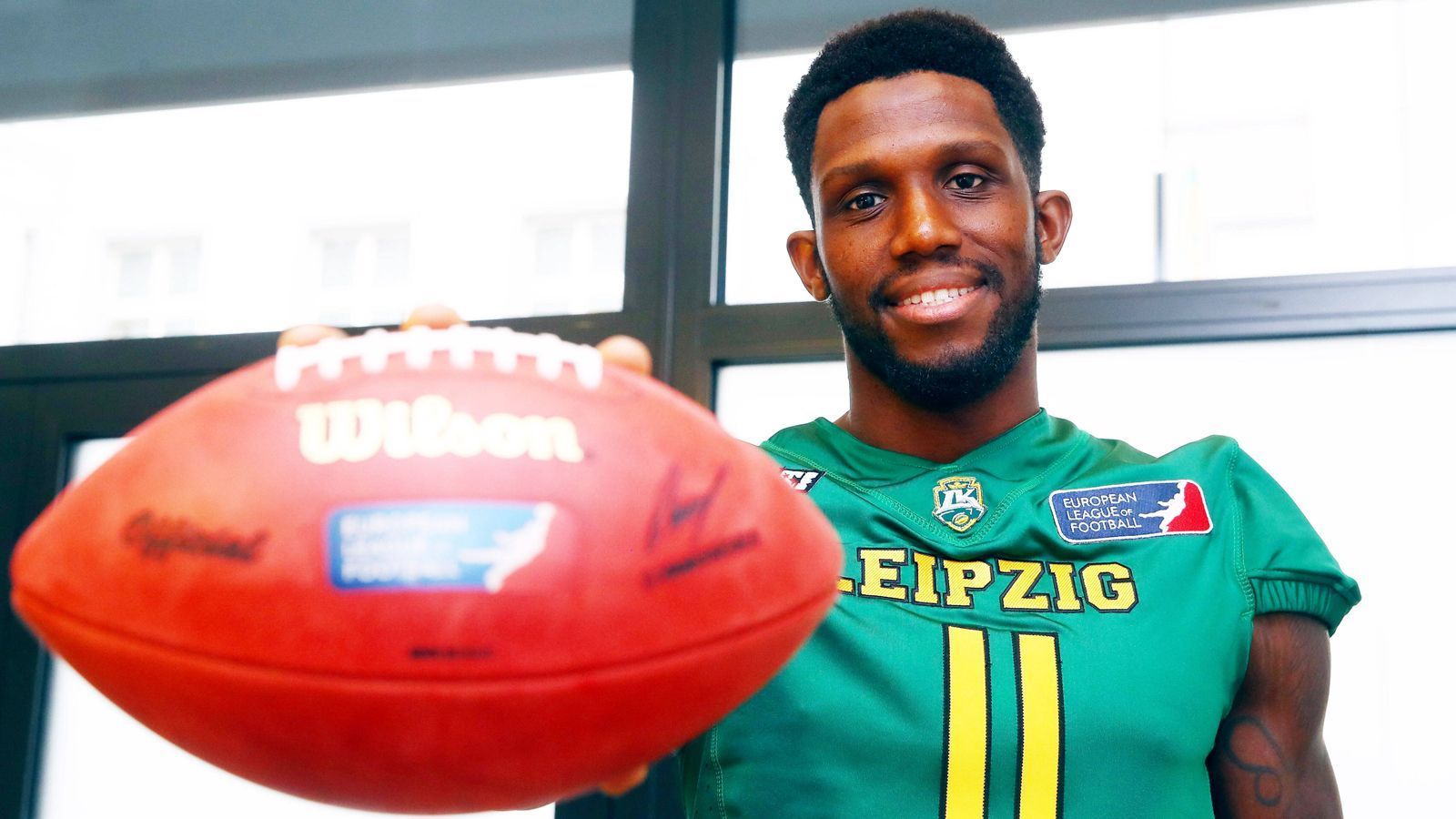 
                <strong>Anthony Dable-Wolf (Wide Receiver, Leipzig Kings)</strong><br>
                Anthony Dable-Wolf stand in der NFL bei den New York Giants und den Atlanta Falcons unter Vertrag. Den Großteil seiner Karriere verbrachte der Franzose allerdings in Deutschland, spricht daher auch die Sprache. Mit den New Yorker Lions Braunschweig gewann er 2014 und 2015 den German Bowl sowie 2015 den Eurobowl. Er war bereits vergangene Saison für Leipzig in der ELF aktiv, fing Pässe für 532 Yards für vier Touchdowns. Auch in dieser Saison steht er im Dienst der Kings.
              