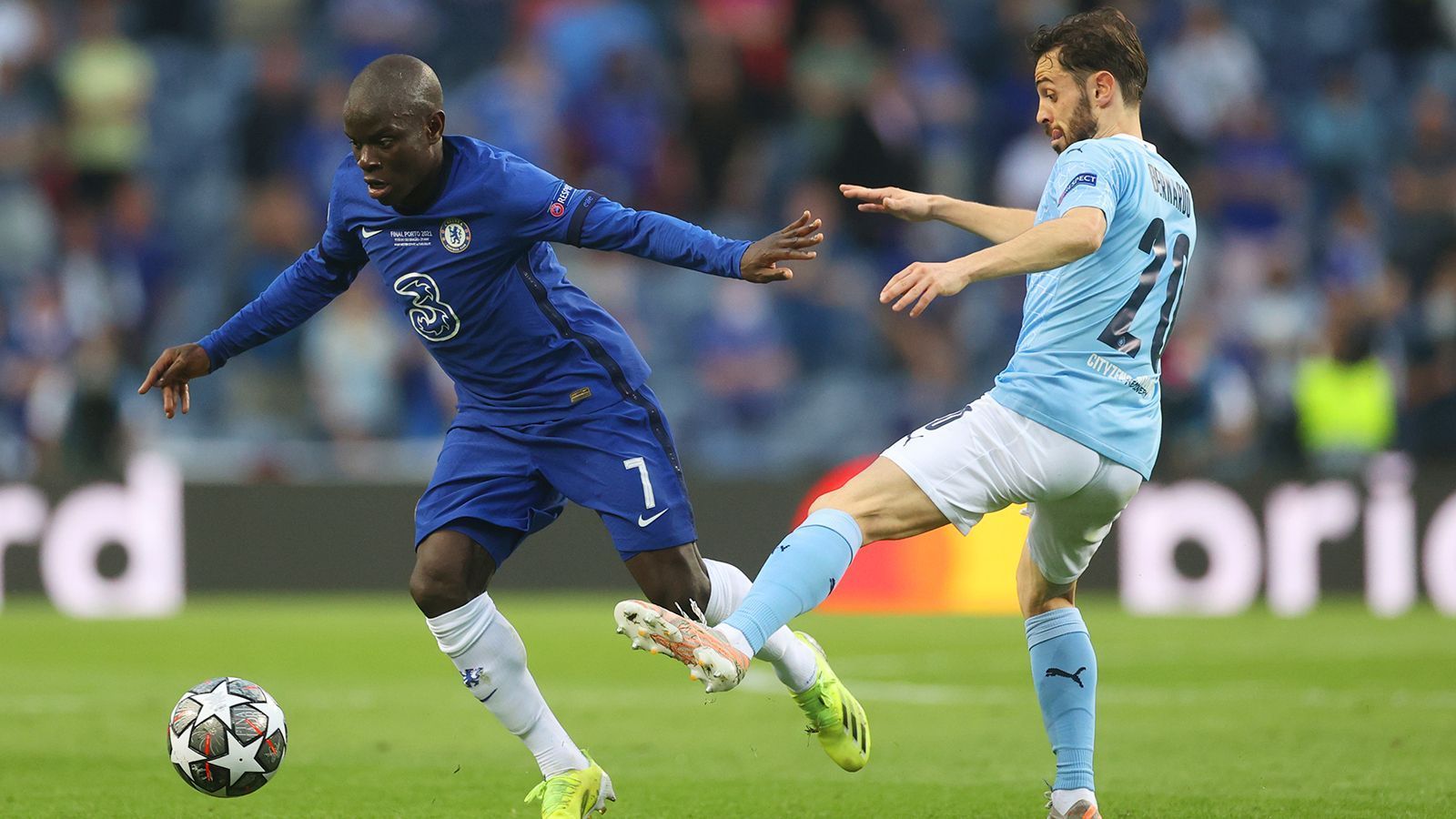 
                <strong>Chelsea vs. Man City: Die Schlüsselduelle</strong><br>
                Am sechsten Spieltag der Premier League trifft der FC Chelsea (1. Platz) auf Manchester City (5.Platz) - das erste Aufeinandertreffen seit dem Champions-League-Finale, das der FC Chelsea für sich entscheiden könnte. Zeit also für eine Revanche aus Sicht von Pep Guardiola und seinen Citizens. ran blickt auf die Schlüsselduelle im Match um die Tabellenführung. Zum Liveticker hier klicken. 
              
