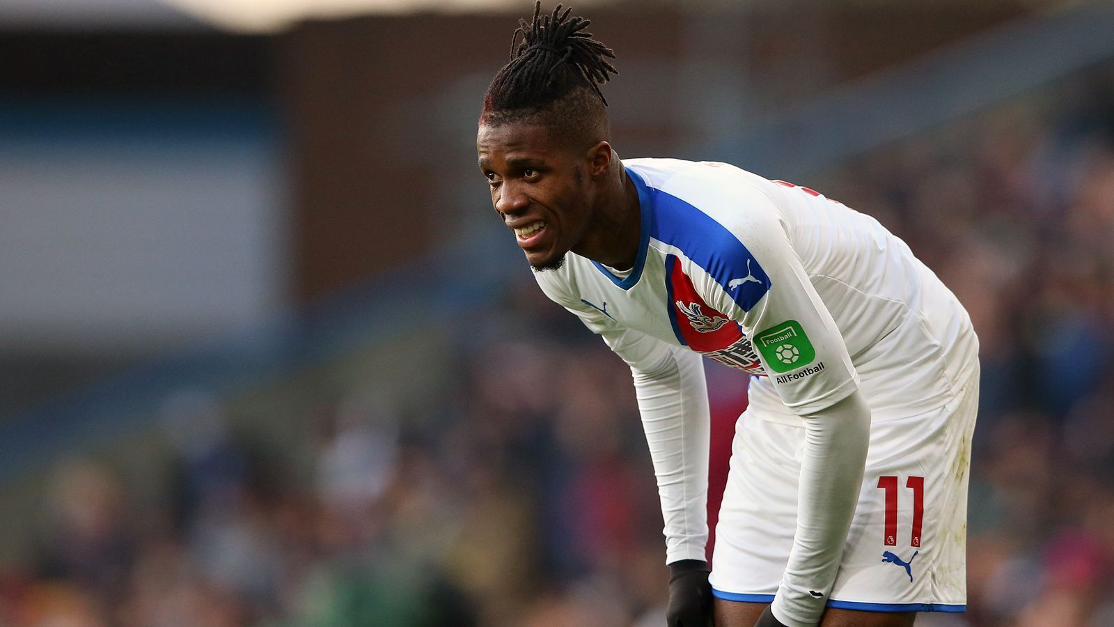 
                <strong>Wilfried Zaha (Crystal Palace)</strong><br>
                Natürlich fahndet der FC Chelsea auch in der heimischen Liga nach möglichen Neuzugängen und dabei soll laut "Independent" der Name Wilfried Zaha bei den Londonern diskutiert werden. Der 27 Jahre alte Außenbahnspieler entwickelte sich in den zurückliegenden Jahren bei Crystal Palace zu einem Leistungsträger in der Premier League, nachdem er zuvor, damals noch als Talent, bei Manchester United nicht Fuß fassen konnte. Versucht es der bis 2023 vertraglich gebundene Ivorer nun mit Chelsea noch einmal bei einem englischen Spitzenteam? Erste Gespräche zwischen Chelsea und Zahas Berater Federico Pastorello sollen dem Bericht nach bereits stattgefunden haben.
              