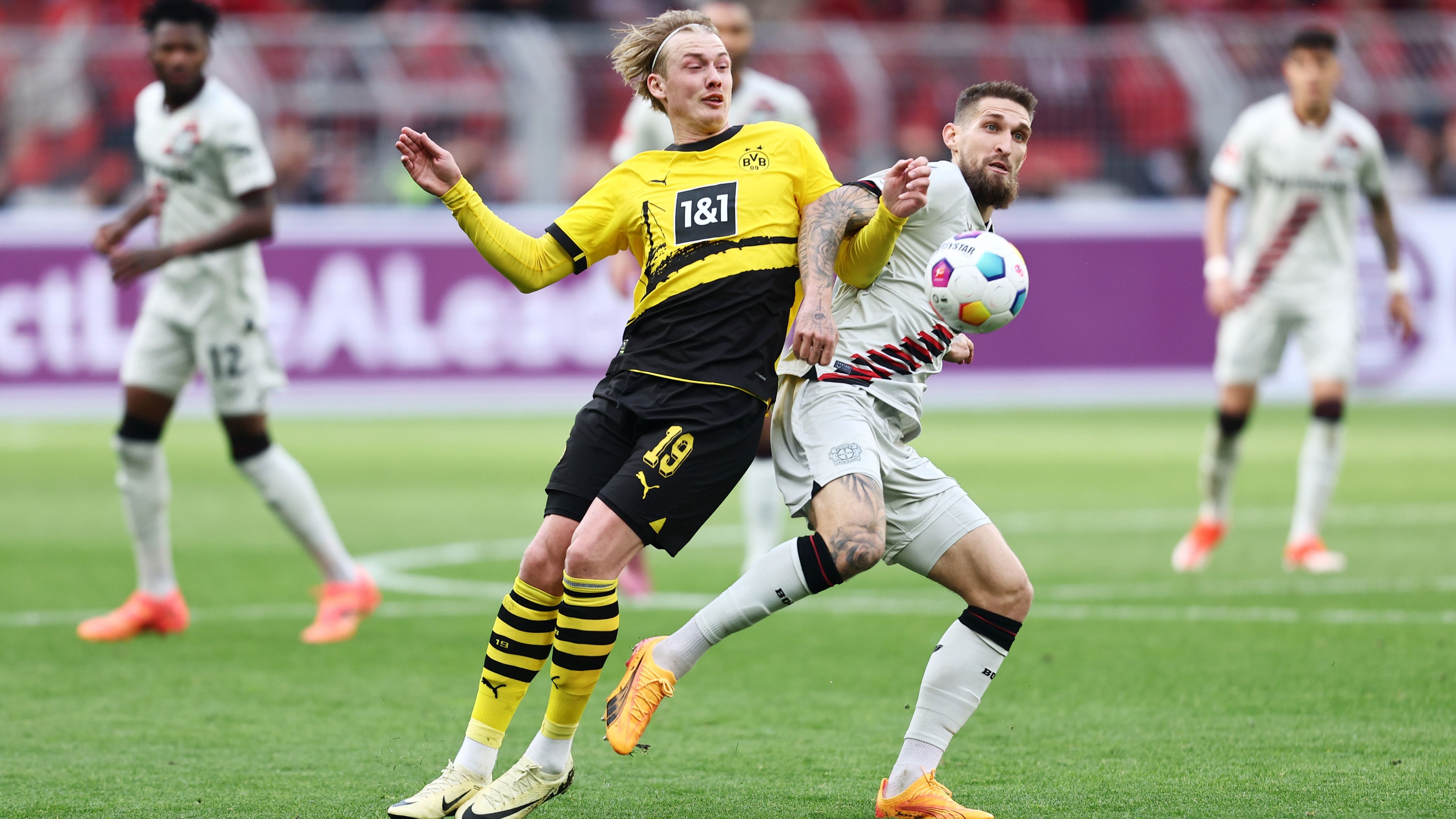 <strong>Julian Brandt  (Borussia Dortmund)</strong><br>Kommt nicht so recht in sein Offensivspiel, auch wenn er zunächst noch am engagiertesten wirkt. Kann aber auch nur wenig Impulse setzen, die zündenden Ideen hat auch er nicht. Bleibt blass. Geht in der 83. Minute runter. <strong><em>ran</em>-Note: 4</strong>