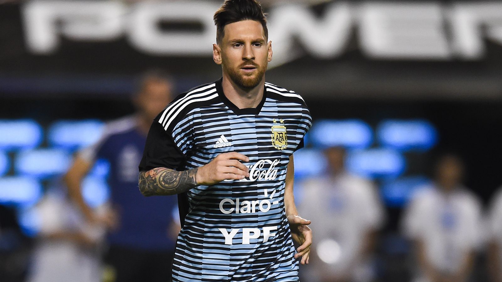 
                <strong>Platz 1: Lionel Messi (Argentinien)</strong><br>
                Platz 1: Lionel Messi (Argentinien) - Marktwert: 180 Millionen Euro
              