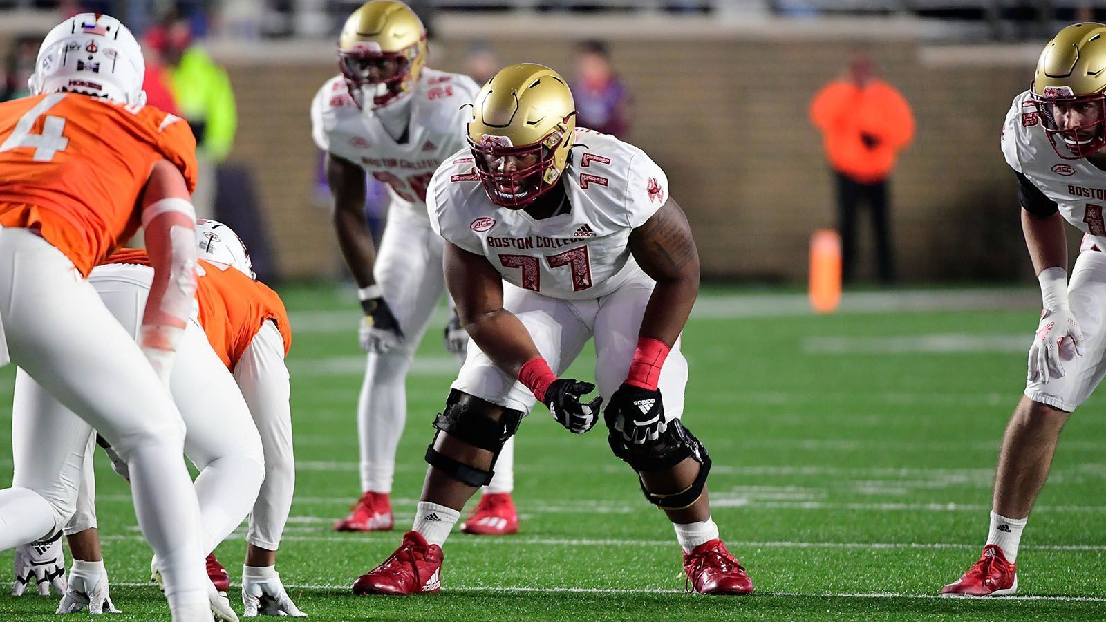 
                <strong>29. Pick: New England Patriots - Zion Johnson </strong><br>
                &#x2022; Offensive Lineman <br>&#x2022; Boston College <br>&#x2022; Trade mit den Kansas City Chiefs<br>
              