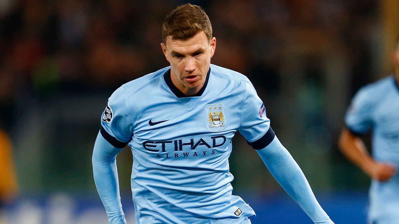 
                <strong>Platz 3: Edin Dzeko - 37 Millionen Euro Ablöse</strong><br>
                Platz 3: Edin Dzeko. Wintertransferperiode 2010/11: Für 37 Millionen Euro vom VfL Wolfsburg zu Manchester City.
              