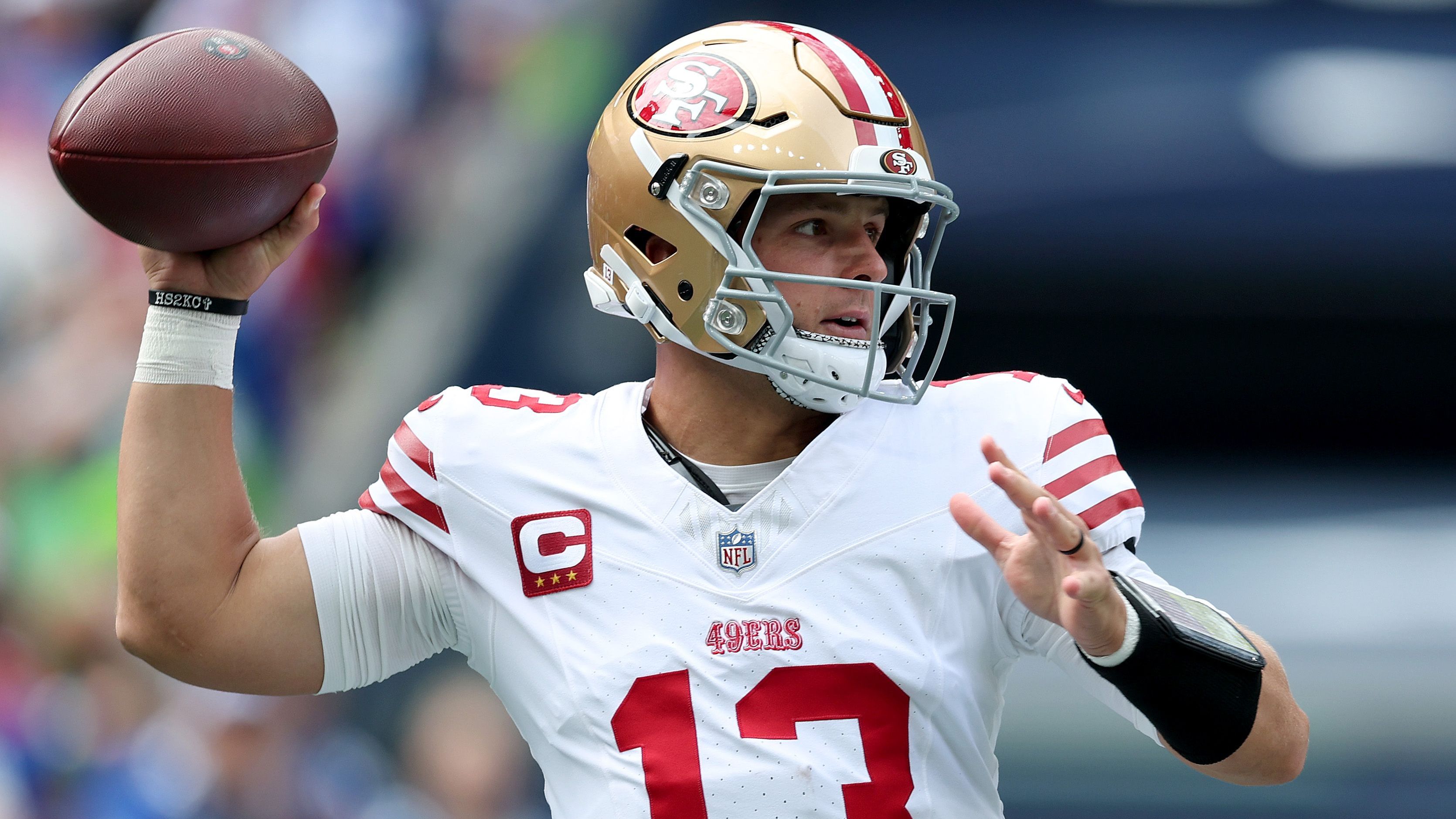 <strong>Brock Purdy (San Francisco 49ers)</strong><br>Quarterback Brock Purdy steht den 49ers wieder zur Verfügung. Wie die Franchise bekannt, ist der Playmaker wieder fit und wird am Sonntag gegen die Jacksonville Jaguars spielen. Purdy hatte die letzten beiden Spiele wegen einer Zehenverletzung verpasst, konnte unter der Woche aber bereits wieder an allen drei Trainingstagen teilnehmen.