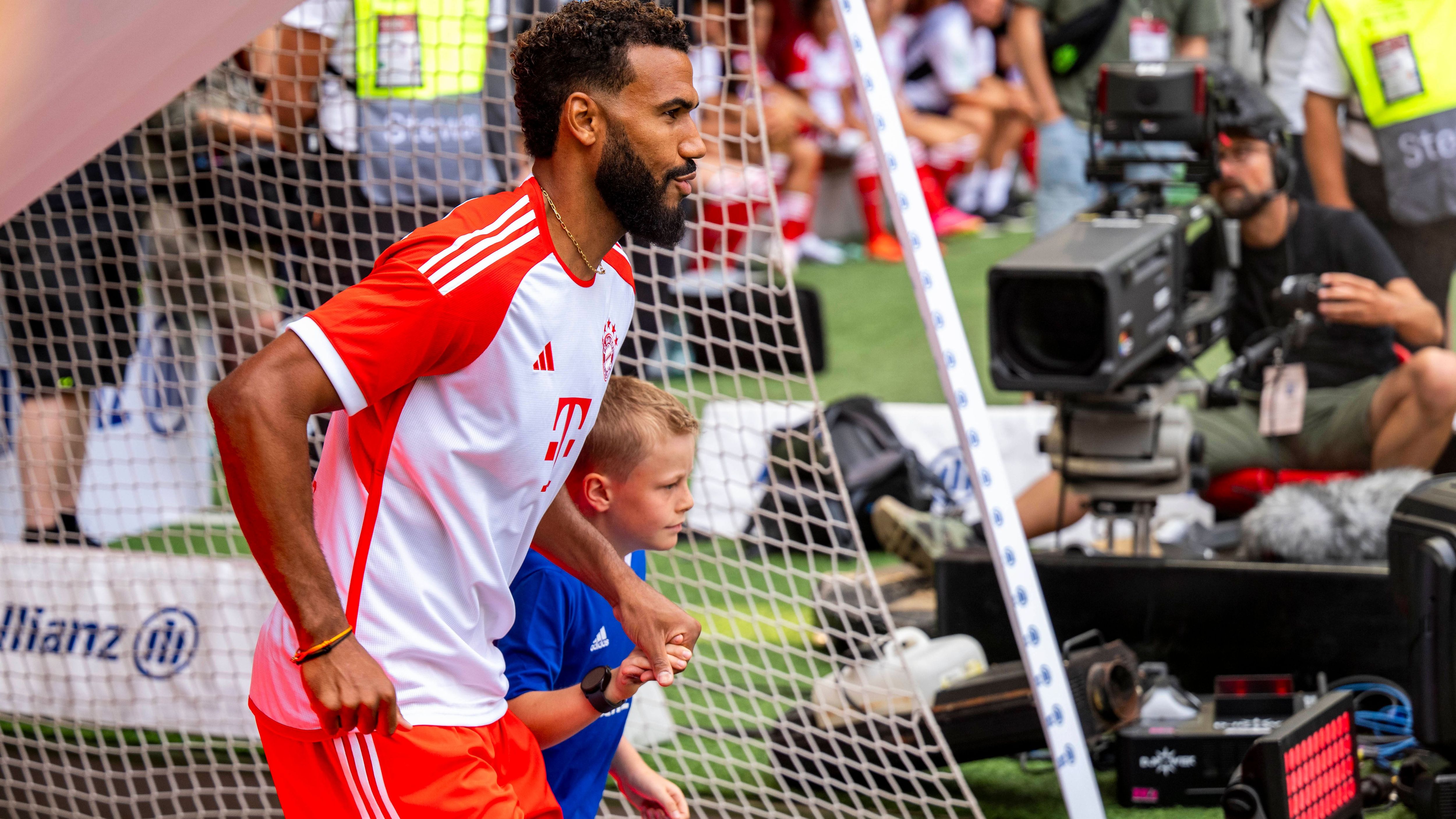 <strong>Eric Maxim Choupo-Moting (FC Bayern München)</strong><br>Der Kameruner verpasste weite Teile der Vorbereitung mit Knieproblemen, nachdem er im Testspiel gegen Rottach-Egern mit dem gegnerischen Torwart zusammengeprallt war. Nichtsdestotrotz verlängerte der 34-Jährige seinen Vertrag erst in der Rückrunde der vergangenen Saison um ein weiteres Jahr.