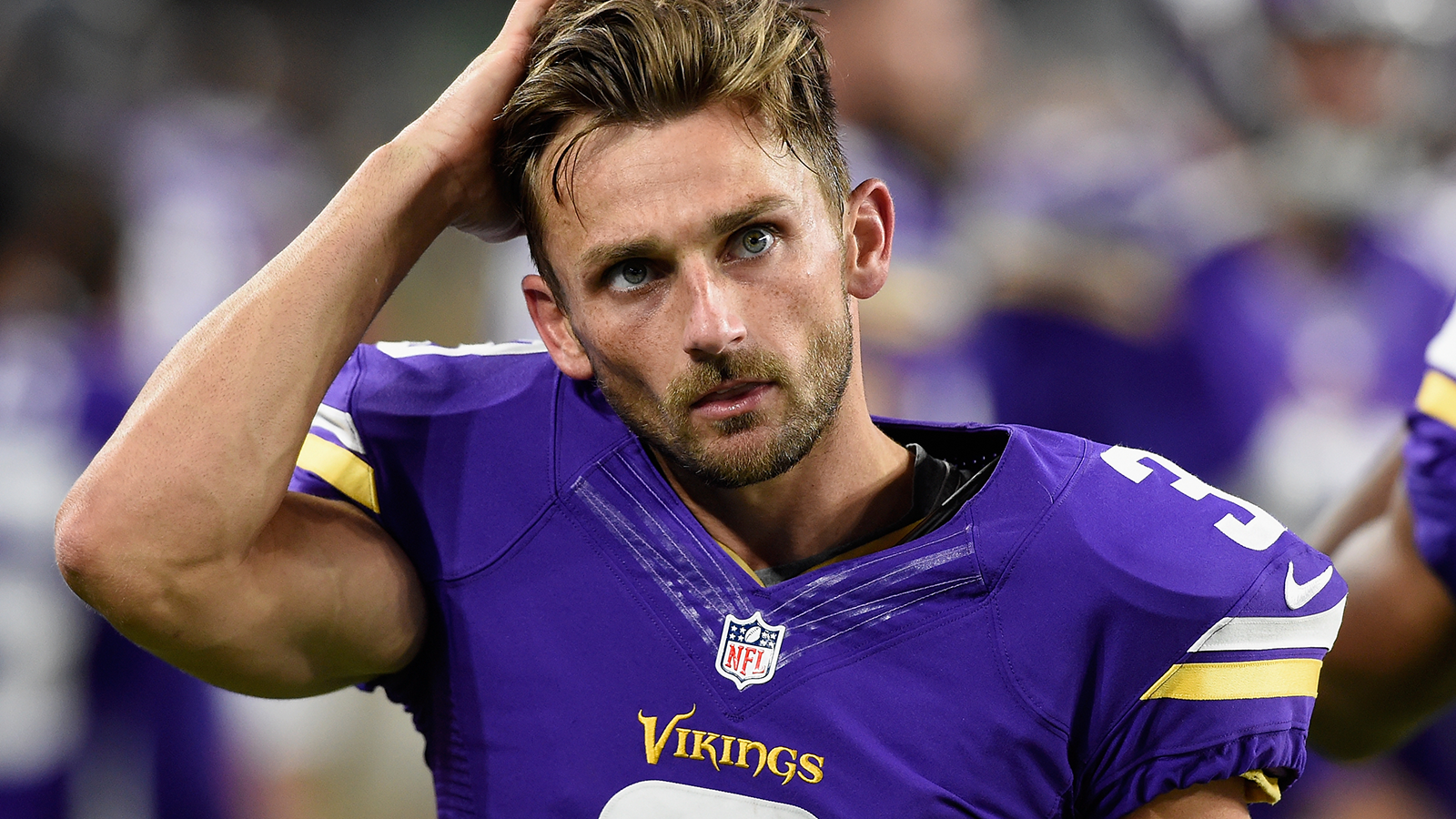 
                <strong>Blair Walsh (Minnesota Vikings)</strong><br>
                26 Sekunden vor dem Ende hatte der bis dahin perfekte Walsh (3/3) aus 27 Yards beim Stand von 9:10 den Sieg auf dem Schlappen, doch er vergab kläglich und weit nach links. Danach ging es nur noch bergab: Walsh wurde im November 2016 bei den Vikings entlassen, ging dann zu den Seahawks, 2018 war er ohne Team, dann 2019 bei den Atlanta Falcons, wo er ebenfalls schnell entlassen wurde. Seitdem ist er ohne Team.
              