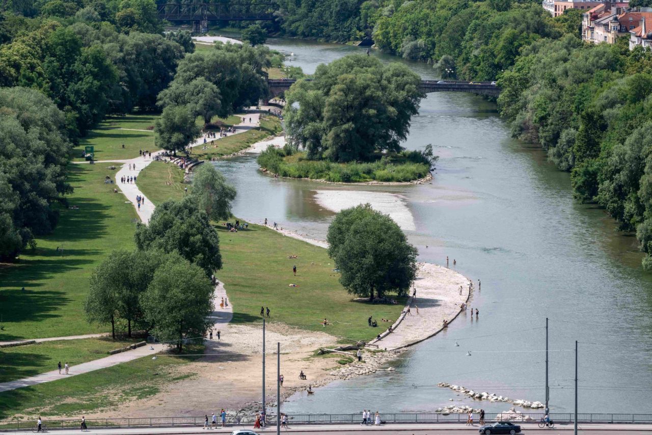 An der Münchener Isar gibt es einige beliebte Badestellen. Doch auch hier ist nicht jede Ecke zum Planschen geeignet.An der Münchener Isar gibt es einige beliebte Badestellen. Doch auch hier ist nicht jede Ecke zum Planschen geeignet.