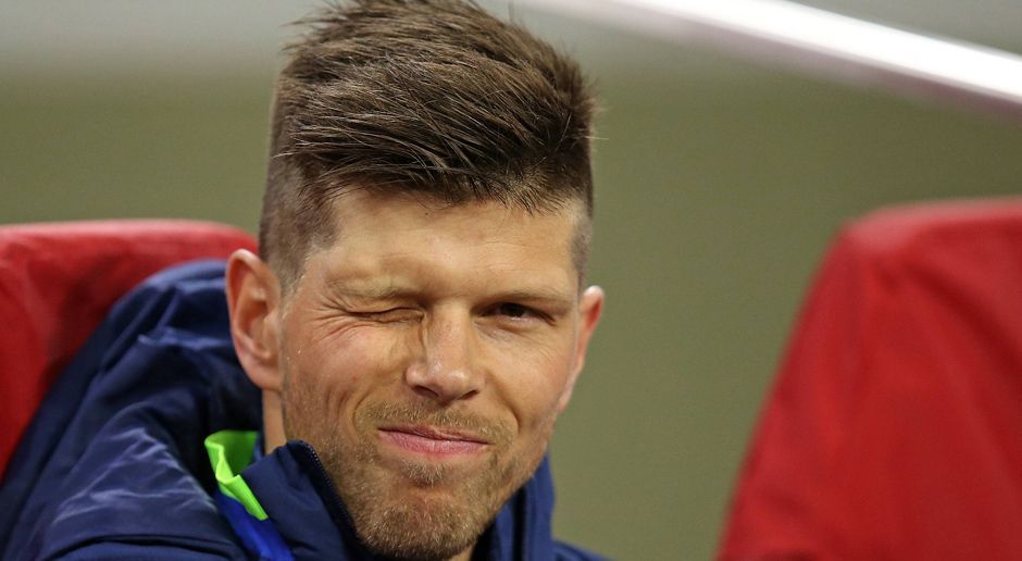 
                <strong>Klaas-Jan Huntelaar</strong><br>
                Kommt in Minute 71 für Schöpf und wird von den Ajax-Fans mit Applaus empfangen. Es bleibt der schönste Augenblick für Huntelaar bei seiner Rückkehr nach Holland. Im Spiel hat der Hunter keine gefährlichen Szenen. ran-Note: ohne Bewertung
              