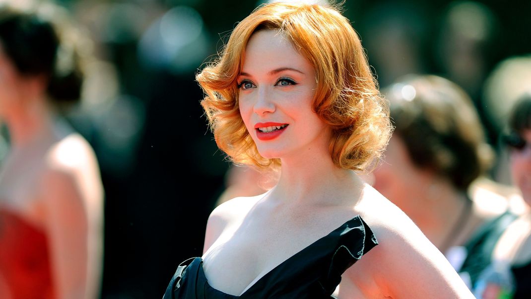 Christina Hendricks, die in der Serie Joan Holloway gespielt hat, lässt sich auch privat immer wieder gerne modisch von den 50ern und 60ern inspirieren.