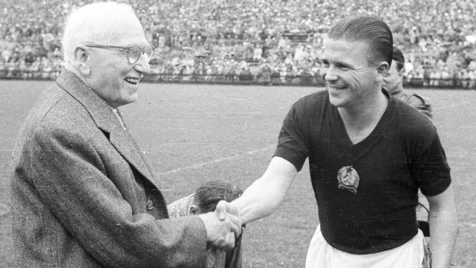 
                <strong>Platz 4: Ferenc Puskas (re.)</strong><br>
                Land: UngarnTore: 84 (85 Spiele)
              