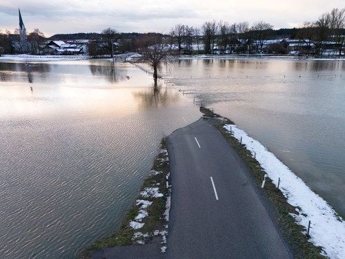 Nach Schneechaos In Bayern: Tauwetter Sorgt Für Hochwasser