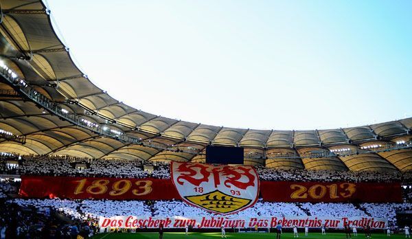 
                <strong>VfB Stuttgart - Eintracht Frankfurt 1:1</strong><br>
                Beim VfB Stuttgart wird Tradition gelebt: Vor dem Heimspiel gegen Eintracht Frankfurt feiern die Fans der Schwaben den 120. Geburtstag ihres Lieblingsvereins mit einer imponierenden Choreographie
              