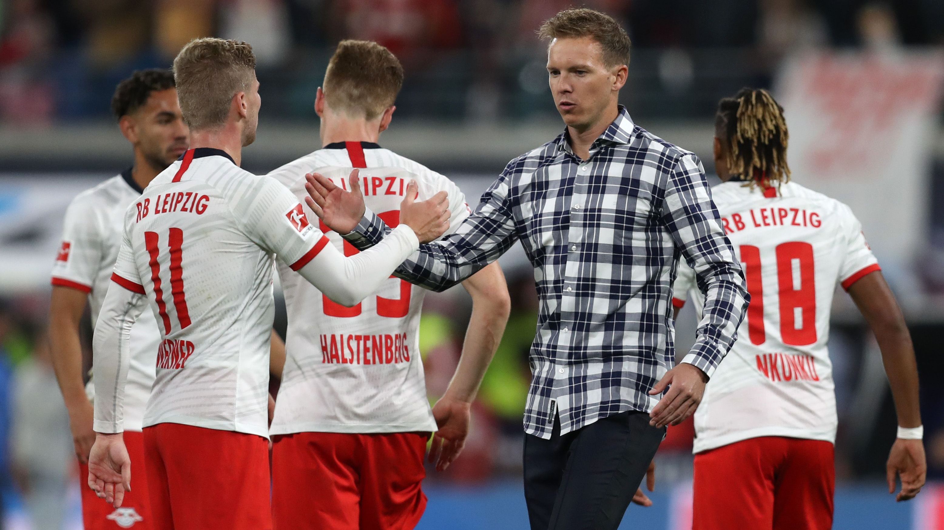 <strong>Nächster Karriereschritt bei RB Leipzig</strong><br>Im Sommer 2019 folgte für Nagelsmann dann der Schritt von Hoffenheim zu RB Leipzig. Das Trainertalent führte die Sachsen gleich in seinem ersten Jahr bis ins Halbfinale der Champions League und etablierte die Leipziger im Spitzenfeld der Bundesliga. Die erfolgreiche Trainerarbeit Nagelsmann blieb auch Rekordmeister Bayern München nicht verborgen.&nbsp;