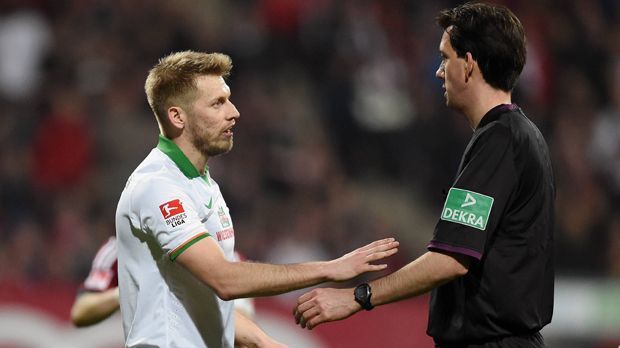 
                <strong>Aaron Hunt, Oktober 2014</strong><br>
                Aaron Hunt, Oktober 2014: Werder Bremen führt gegen den 1. FC Nürnberg bereits 2:0, als Hunt von Club-Verteidiger Javier Pinola im Strafraum bedrängt wird und fällt. Schiedsrichter Gräfe zeigt sofort auf den Punkt. Doch Hunt steht auf, geht auf Gräfe zu und nach einem kurzen Gespräch korrigiert der Schiedsrichter seine Entscheidung. 
              