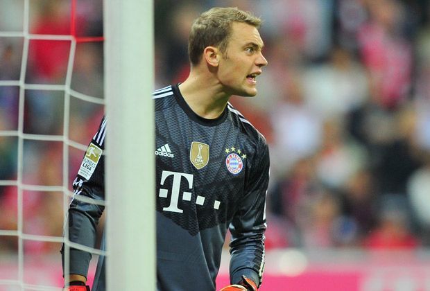 
                <strong>Platz 5: Manuel Neuer (FC Bayern München)</strong><br>
                Manuel Neuer schafft es als zweitbester Münchner unter die Top Fünf. Nicht nur beim FC Bayern, auch in der Nationalmannschaft erwies er sich als sicherer Rückhalt und gilt als weltbester Torhüter - Gesamtrating 90.
              