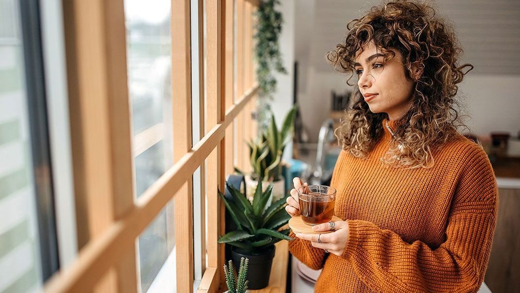 Euch ist sicherlich schon aufgefallen: Der Vokuhila ist zurück! Wie ihr diesen Haircut perfekt zu Locken tragen könnt, lest ihr im Beauty-Artikel.