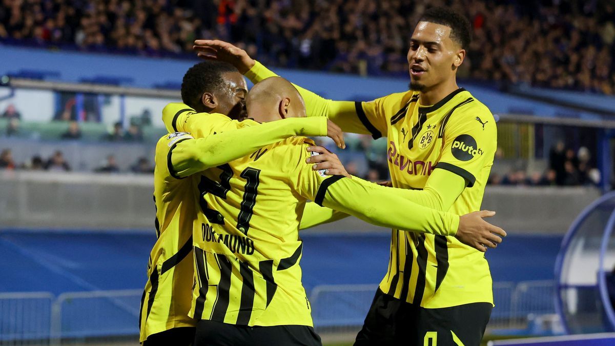 Jamie Gittens (Borussia Dortmund) bejubelt seinen Treffer zum 0:1 mit Donyell Malen (Borussia Dortmund) und Felix Nmecha (Borussia Dortmund), UEFA Champions League 2024 25 League Phase MD5, GNK Din...